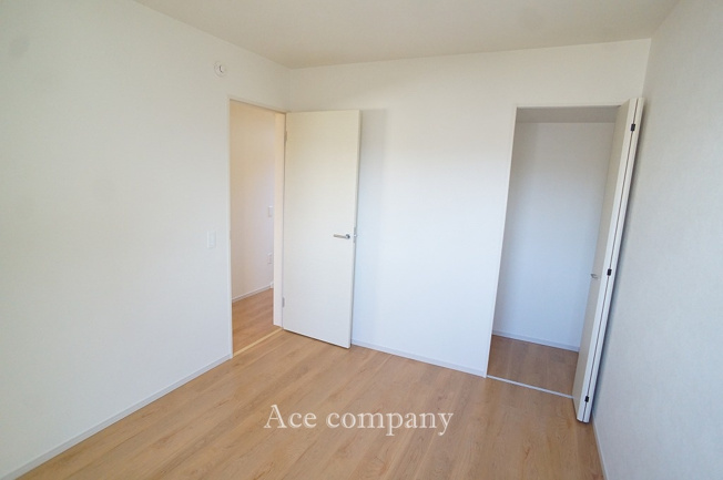 【子供部屋】 | 八尾市南本町9丁目 | 【2階：洋室5.2帖】収納あります♪