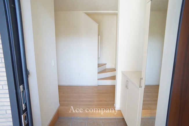 【玄関】 | 八尾市南本町9丁目 | ミラー付きのシューズボックスがあります♪