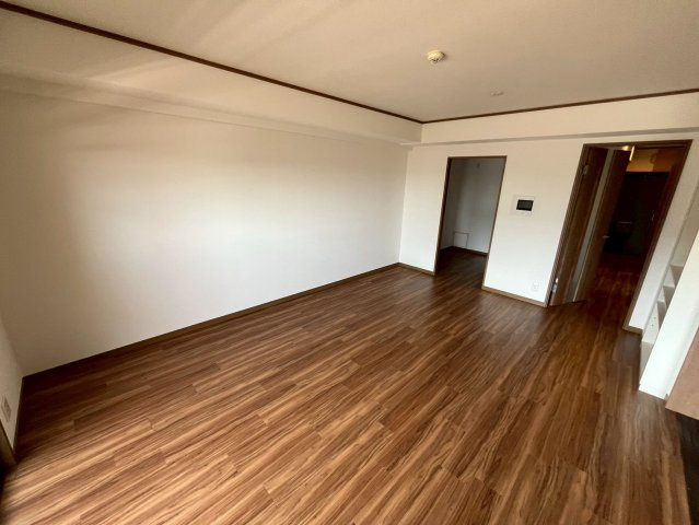 神戸市灘区都通２丁目の賃貸マンションの居間・リビング