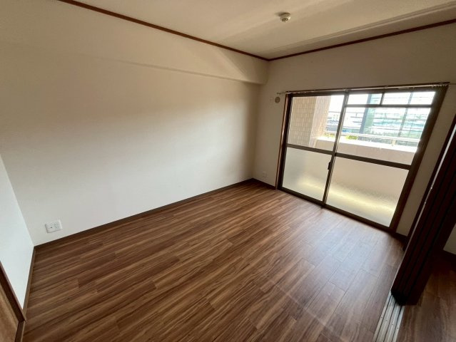 神戸市灘区都通２丁目の賃貸マンションの居間・リビング