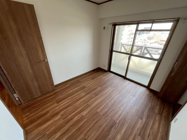 神戸市灘区都通２丁目の賃貸マンションの居間・リビング