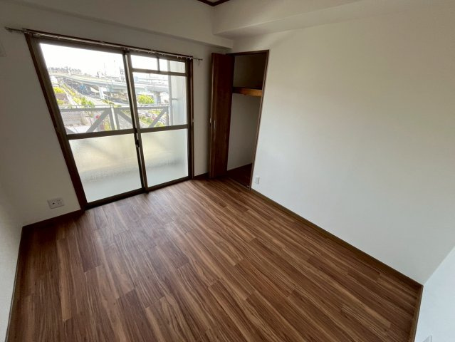 神戸市灘区都通２丁目の賃貸マンションの居間・リビング