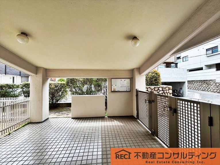 六甲ハイツのエントランス