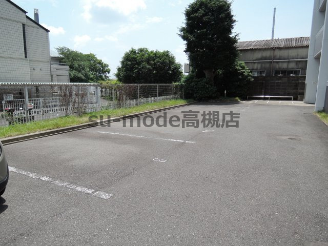 プラネット46の駐車場