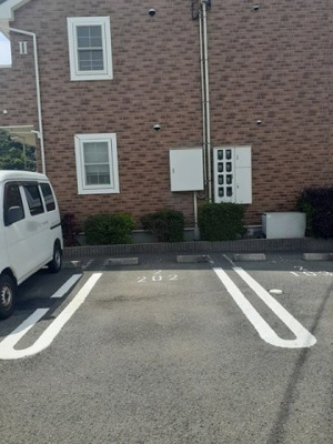 【駐車場】 | シェーネⅡ | 車をお持ちの方に嬉しい駐車場付きの物件です