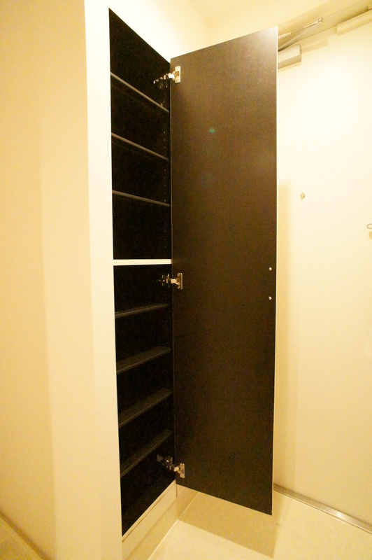 リブリ・アスフィードの玄関