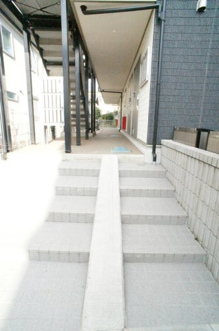 リブリ・Strada Brillanteのエントランス