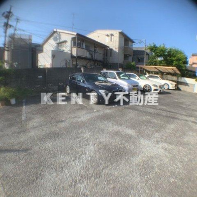 【駐車場】 | ローラ中央 | 駐車場に車を止められます