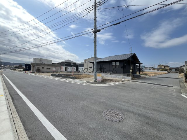 飯能市岩沢・全1棟　新築一戸建　～北東角地～の前面道路含む現地写真|2026年3月6日撮影