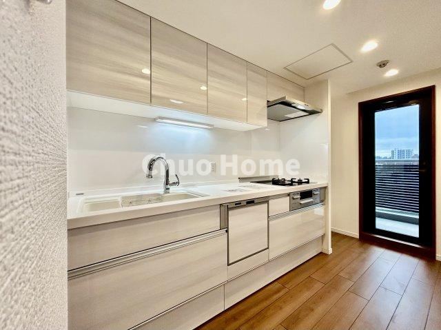 プランヴェールEXサザンウイングのキッチン|ワイドで収納豊富なシステムキッチン