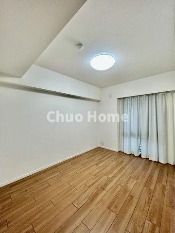 プランヴェールEXサザンウイングの寝室|【寝室】心と体をゆったりと安らげる主寝室。寝室のゆとりが大きい分だけ、暮らしの安らぎは深まります。一日の疲れを癒すだけでなく、ご夫婦の親密な語らいを紡ぎ出します