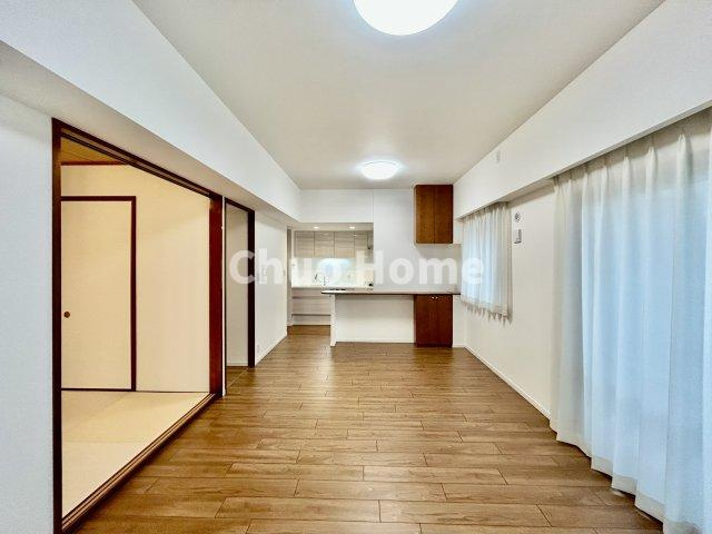 プランヴェールEXサザンウイングの居間・リビング|【居間・リビング】「ＬＤＫは家族団らんをデザイン」広いＬＤＫでは家族が集まり一緒の時間を過ごせる工夫がされております。何気ない一日の当たり前のひとコマがいつか一生の宝物になります