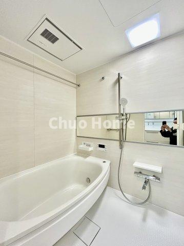 プランヴェールEXサザンウイングの浴室|【バスルーム】暖房換気乾燥機付きシステムバスルーム。暖房・冷風・換気・乾燥など、毎日を快適に過ごせるうれしい機能が揃っています。雨の日の洗濯物も安心です。