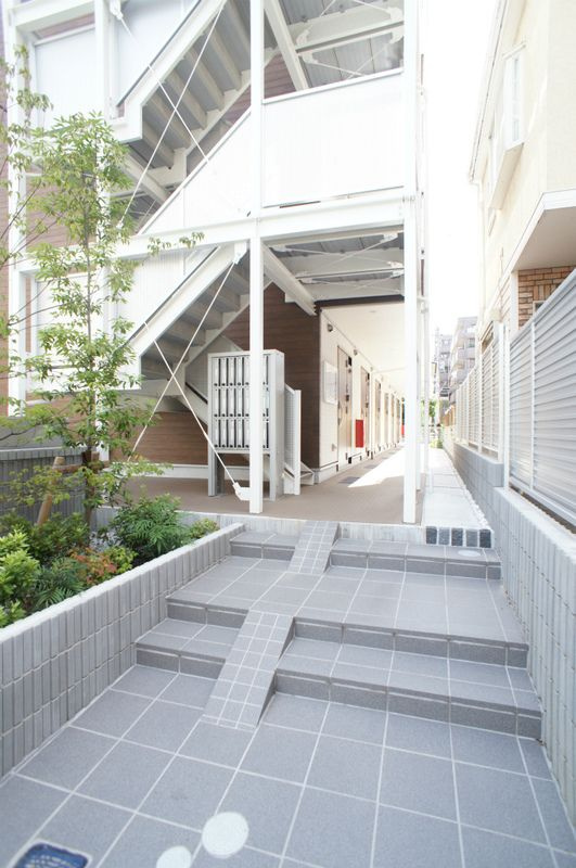 リブリ・deuxSoleil中里のエントランス