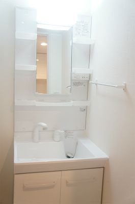 リブリ・deuxSoleil中里の独立洗面台