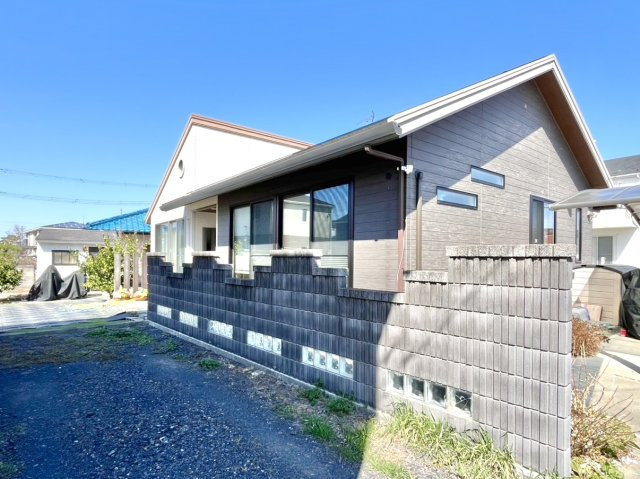 【中古戸建】伊勢崎市八寸町の外観|■外観｜特徴のある個性的な住まいと美しい街並み、そして住みやすい環境を、ぜひ現地でご覧になりませんか。お気軽にお問合せください(^^)  