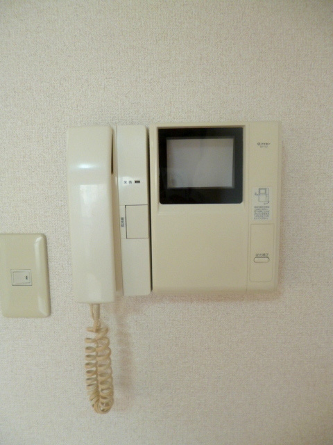 Ｋ和泉ビルのセキュリティ|★来客者を事前に確認出来て防犯に繋がる、ＴＶモニターホンです★