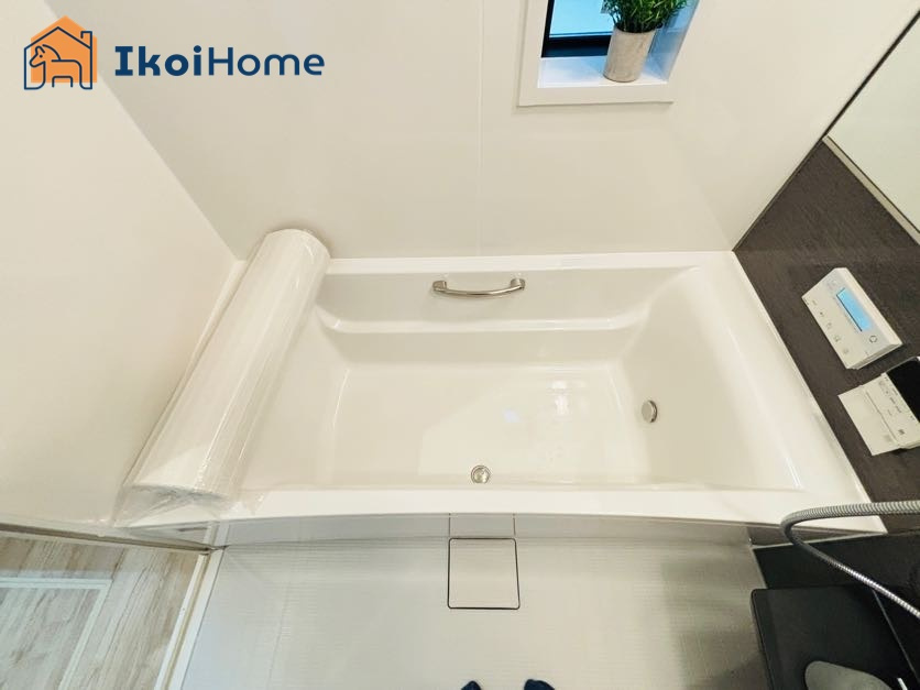 神戸市西区池上1丁目　新築戸建の浴室|●年中無休：当日予約可●浴槽は広く足を伸ばして入ることができます。