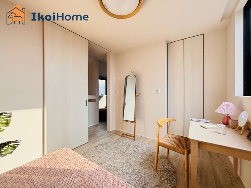 神戸市西区池上1丁目　新築戸建の寝室|●年中無休：当日予約可●3階の洋室は引き戸になっておりますので、広くご使用いただけます！