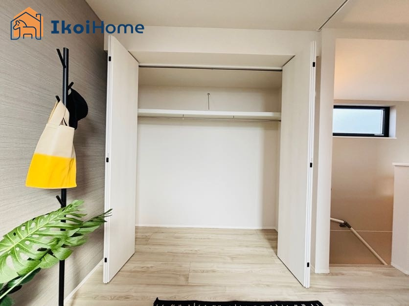 神戸市西区池上1丁目　新築戸建の収納|●年中無休：当日予約可●収納が多く季節ものの家電も収納できます。ハンガーラックの設置も可能