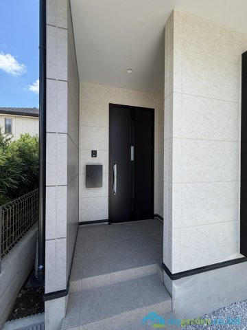 秦野市萩が丘1期　新築戸建　全3棟3号棟の玄関