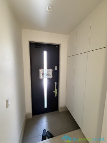 秦野市萩が丘1期　新築戸建　全3棟3号棟の玄関