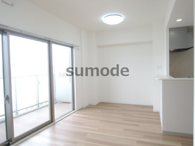 エターナ千里丘の居間・リビング|写真は同マンション別部屋