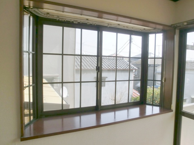 ニューライフ越塚の設備|この出窓がいい味出してます！！