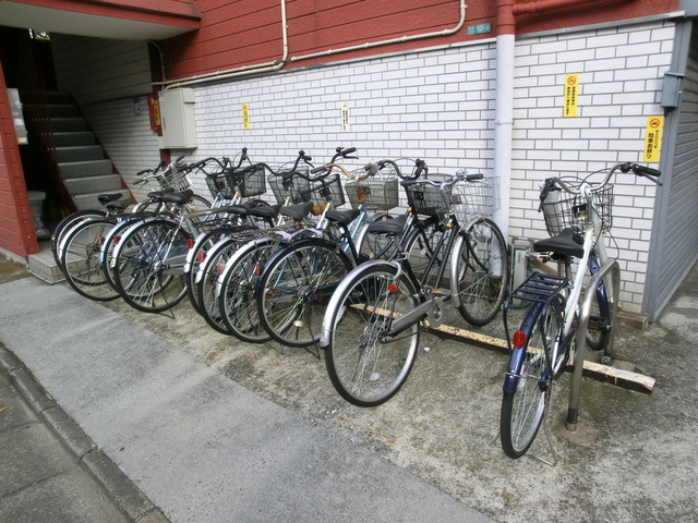 ニューライフ越塚のその他共用部分|自転車置き場です。
