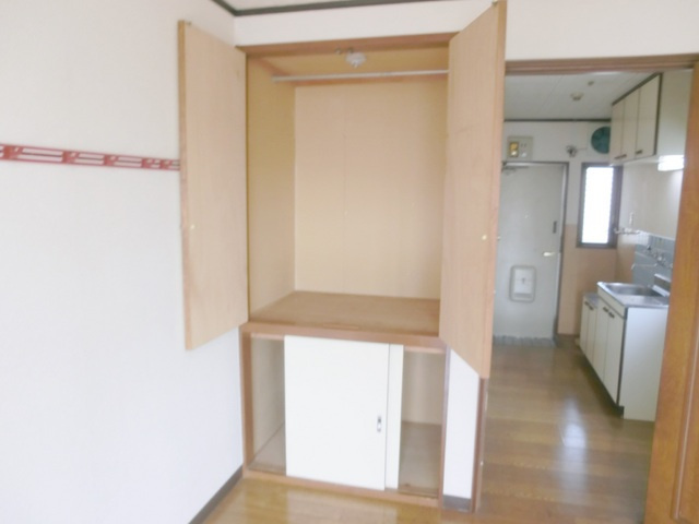 ニューライフ越塚の収納|上下に分かれている収納です。