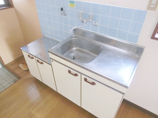 ニューライフ越塚のキッチン|２口ガスコンロ設置可のキッチンです。