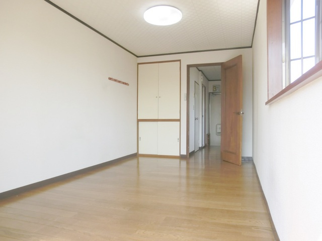 ニューライフ越塚の洋室|人気のフローリングです。