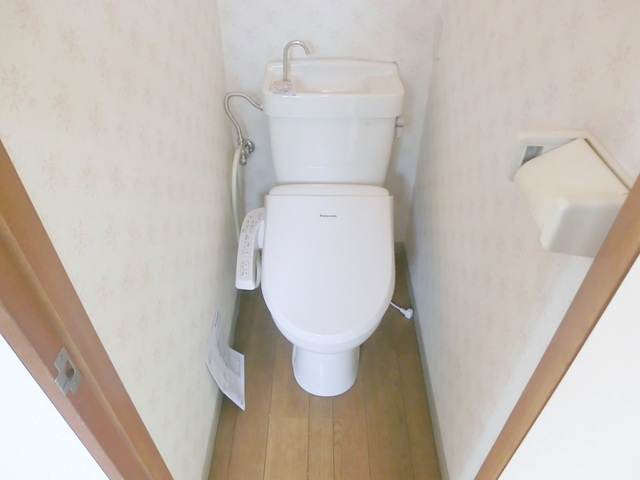 ニューライフ越塚のトイレ|ウォシュレット付のトイレです。