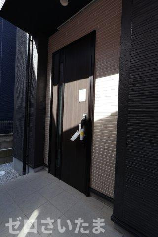《仲介手数料無料》志木市中宗岡２丁目15-45新築一戸建てグラファーレの玄関
