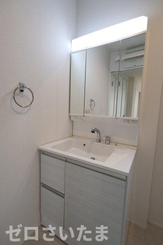 《仲介手数料無料》志木市中宗岡２丁目15-45新築一戸建てグラファーレの独立洗面台