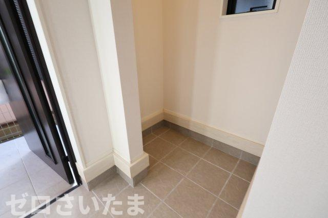 《仲介手数料無料》志木市中宗岡２丁目15-45新築一戸建てグラファーレの玄関