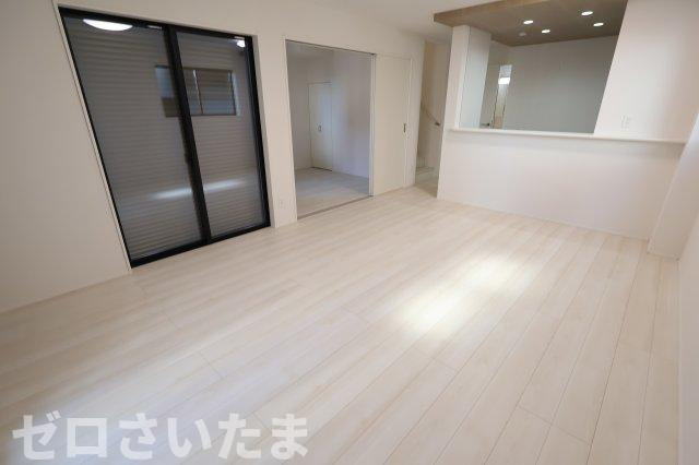 《仲介手数料無料》志木市中宗岡２丁目15-45新築一戸建てグラファーレの居間・リビング