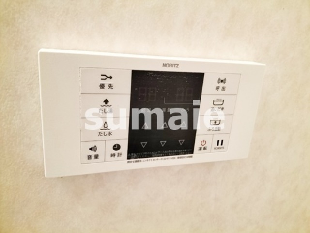 フローラ浦和の設備|浴室の給湯パネル。