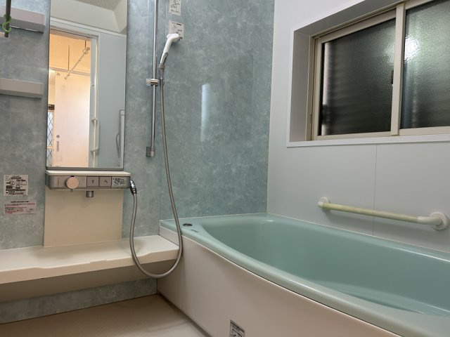 阿見町鈴木の浴室|お風呂はゆとりのある1坪タイプです。お風呂は直接肌が触れる場所なので、気になる方は入居前に交換をオススメします。