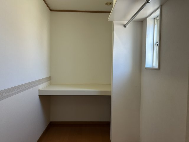 阿見町鈴木の収納|十分な広さがあるので、季節によって服を入れ替えることなく、そのまま保管できます。