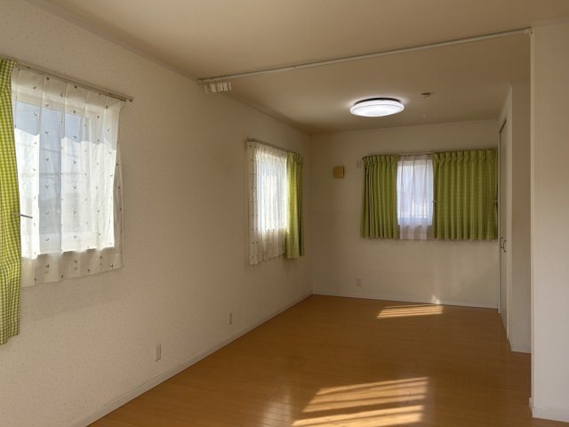 阿見町鈴木の子供部屋|2階洋室12帖の写真です。