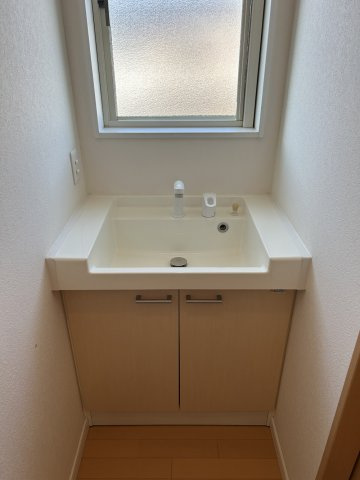 阿見町鈴木の洗面所|2階にも洗面台があります。