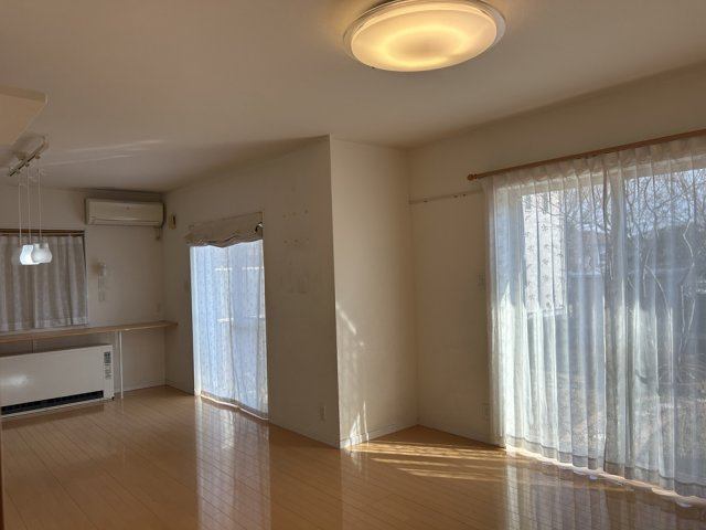阿見町鈴木の居間・リビング|LDKは20帖あります。今のお住まいのLDKが狭い感じている方は一度ご覧下さい。