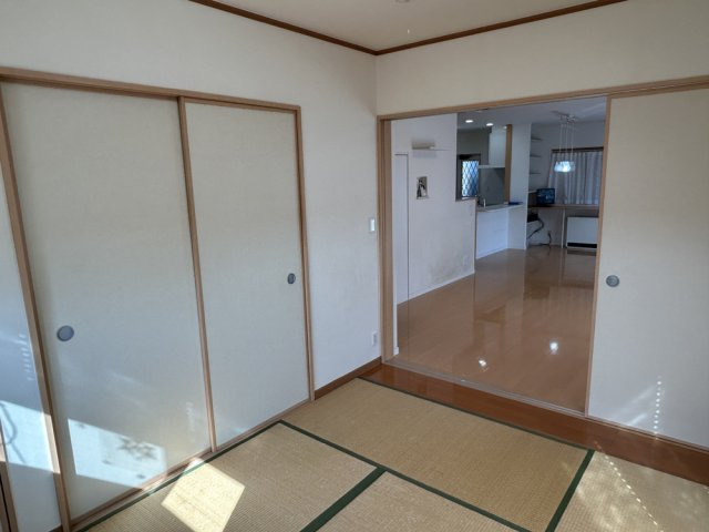 阿見町鈴木の和室|LDK横の和室（洋室畳敷）です。