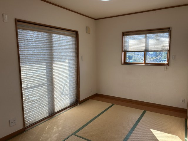 阿見町鈴木の和室|LDKと同じように和室も南向きの窓から明るい光が入ってきます。