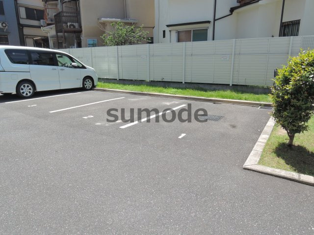 ルミナスベガの駐車場