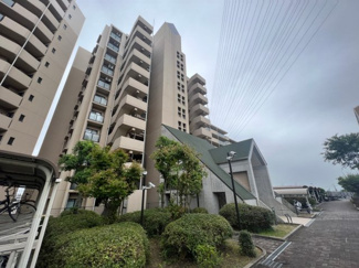 【外観】 | 全居室に収納完備。普段使いのお洋服や小物はもちろん、季節物のお洋服などもしっかりと整理整頓おしまい頂けます。居室空間をより広く隅々までお使いいただけますね♪