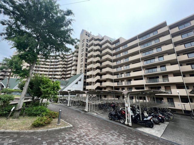 和泉市室堂町の中古マンションの外観|お子様と遊んだり、お客様を泊めたり、ゲストルームとしても利用できる和室♪タタミの良い香りがします♪