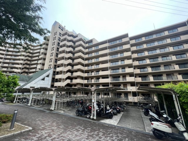 和泉市室堂町の中古マンションの外観|和室はリビングに隣接してますので、繋げると広々お使い頂けますよ！来客時にも嬉しいですね♪