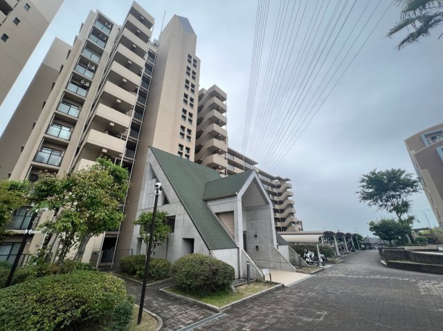 和泉市室堂町の中古マンションの外観|現地見学当日から承っております♪現地周辺の環境や、駅までの道お家探しを始めてみようと思われたら是非【イエストア】までお気軽にご相談下さいませ♪